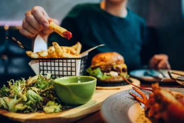 சாப்பிட்டதும் மறந்தும் கூட இதை செய்யக்கூடாது - எச்சரிக்கும் நிபுணர்கள்!