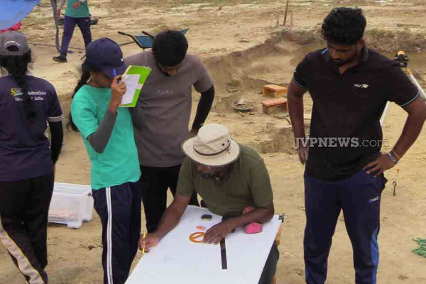 செம்மணி மனித புதைகுழிகளில் 81 எலும்புக்கூடு தொகுதிகள் இதுவரை அகழ்ந்தெடுப்பு | Suicide Hanging Himself Kilinochchi Police Station
