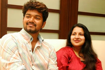 தளபதி விஜய் தனது மனைவியுடன் கலந்து கொண்ட திருமண நிகழ்ச்சி, அதுவும் முக்கிய பிரபலத்துடன்