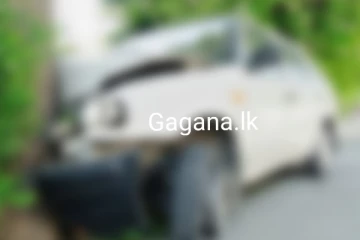 මෝටර් රථයක් බිහිසුණු අනතුරකට ලක්වෙයි..දෙදෙනෙක් මියයයි..