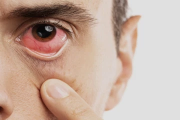 உங்கள் கண்களை கண்ணும் கருத்துமாக பாதுகாக்க வேண்டுமா? அப்போ இந்த உணவுகளை கட்டாயம் எடுத்துகோங்க