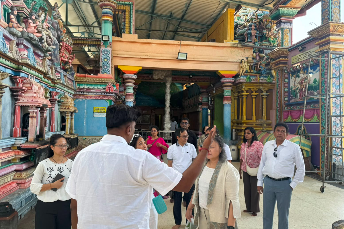 இலங்கை வந்த இராஜதந்திரிகள் திருக்கோணேஸ்வர ஆலயத்தில் ஆலயத்தில் விசேட வழிபாடு | Diplomats Perform Special Prayers