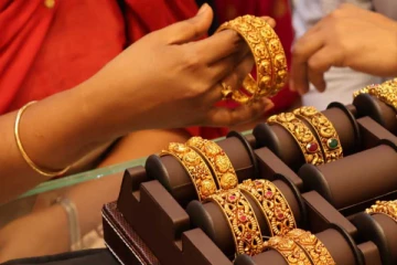 வாரத்தின் முதல் நாளே குறைந்த தங்கம் விலை; நகைப்பிரியர்கள் மகிழ்ச்சி