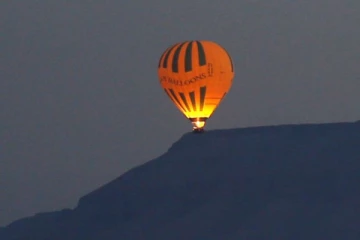 துருக்கியில் வெப்பக்காற்று பலூன் தரையில் மோதி விபத்து