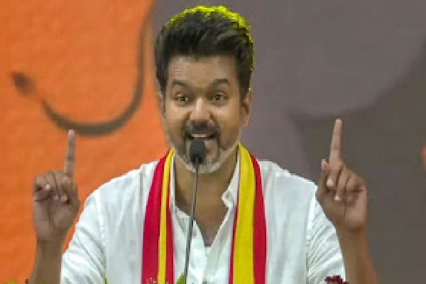 தாய் பாசத்தைக் காட்டிய தலைவரை இழந்து தவிக்கும் ஈழத்தமிழர்கள் : விஜய் வேதனை | Eelam People Are Saddened Loss Of Prabhakaran