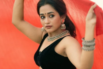 பாண்டியன் ஸ்டோர்ஸ் நடிகையா இப்படி.. தாராள கவர்ச்சி போஸ்