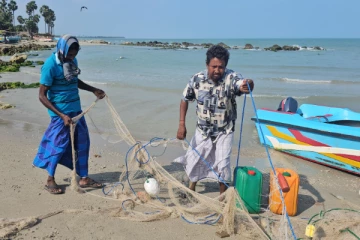 யாழில் இந்திய மீனவர்கள் அட்டூழியம்; 7 இலட்சம் ரூபா பெறுமதியான வலைகள் நாசம்
