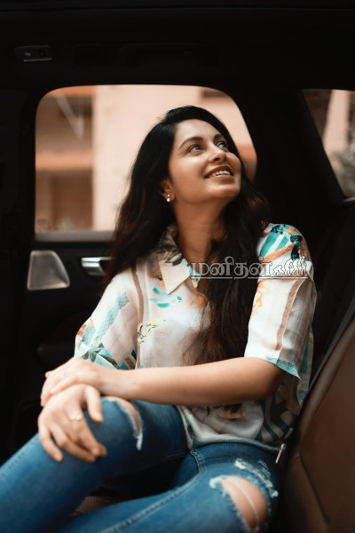 Luxury car-ல் மாஸாக போஸ்க் கொடுக்கும் அபிநயா.. வைரலாகும் புகைப்படங்கள் | Actress Abhinaya Luxury Car In Photoshoots Viral
