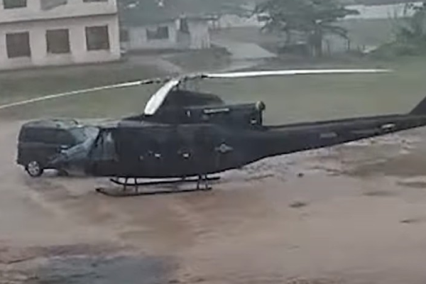 பாடசாலை மைதானத்தில் திடீரென தரையிறங்கிய உலங்குவானூர்தி | Helicopter Landed In School Ground In Horana