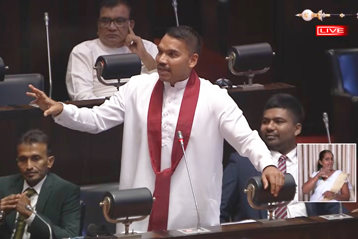 දෙවෙනි තට්ටුවට විතරක් නෙමෙයි කක්කුස්සියටත් මුල් ගල් තියන්න - හිරේ ඉදන් කෙලින්ම පාර්ලිමේන්තුවට ආ නාමල් යකා නටයි - පාර්ලිමේන්තුව මැදම ආණ්ඩුව පට්ට ගහපු නාමල්  | Namal Questions Government Promises In Parliament