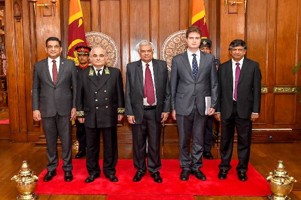 இலங்கைக்கான புதிய தூதுவர்கள் ஜனாதிபதியிடம் தமது நற்சான்றிதழ்களை கையளித்தனர்(Photos) | Ambassadors Presented Credentials To The President