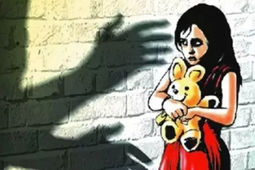 අවුරුදු 13 වයසේ ඉදලා මවක් තම දියණිය ගණිකා සේවයේ යොදවලා - දැරිය සමග ලිංගිකව හැසිරුණු 04ක් අත්අඩංගුවට..