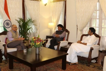 மலையக தலைவர்களை நேரில் சந்தித்து பேசிய இந்திய தூதுவர்