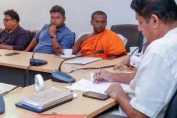 අරගලයේ නියෝජිතයින් විපක්ෂනායකවරයා හමුවෙයි..