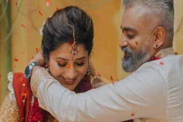 திருமணத்திற்கு பின் கணவருடன் முதல் selfie... பிரியங்கா தேஷ்பாண்டே நெகிழ்ச்சி