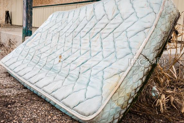 மெத்தை வெடித்ததில் பலியான நபர் - காரணம் இது தான்! | Person Sleeping Died When The Mattress Exploded