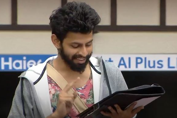 பிரியங்காவின் ஆட்டத்தை வருண் அடக்குவாரா? இனிமே தான் தரமான சம்பவம் இருக்கு! பவர் கொடுத்த பிக் பாஸ் | Bigg Boss Tamil 5 Bigg Boss Gives Offers To Varun