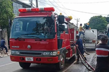 யாழில் தீயணைப்பு வாகன சில்லினுள் சிக்குண்ட தீயணைப்பு வீரர்