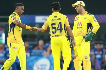 இது தான் கேப்டன் மைண்ட்! மும்பையை வீழ்த்த டோனி வகுத்த வியூகம்: புகழ்ந்து தள்ளிய சேவாக்