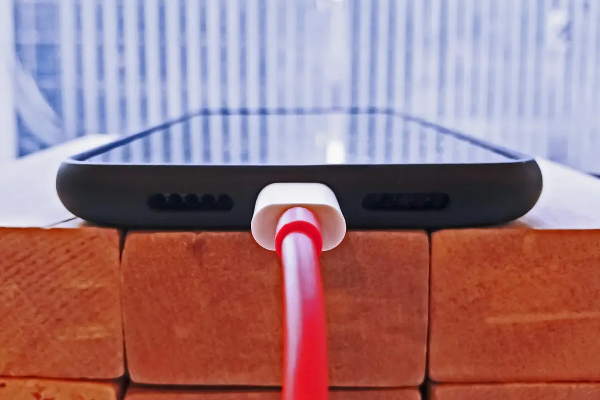 மொபைல் பேட்டரிகள் திடீரென்று வெடித்து சிதற என்ன காரணம்?... எச்சரிக்கை மக்களே | Top Reasons Why Smartphone Batteries