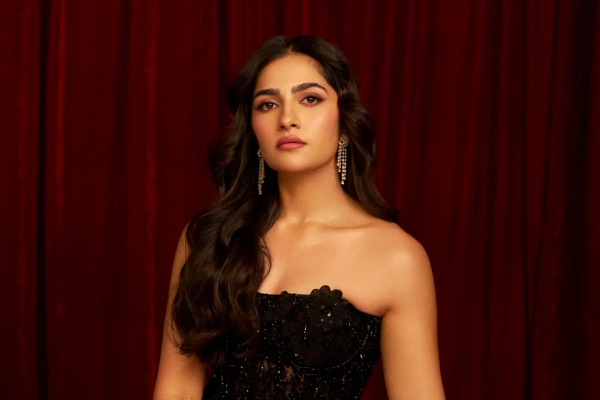 ரசிகர்களின் மனதை கொள்ளைகொண்ட நடிகை ருக்மிணி வசந்த்-ஆ இது! நடிக்க வருவதற்கு முன் எப்படி இருக்கிறார் பாருங்க | Actress Rukmini Vasanth Old Video