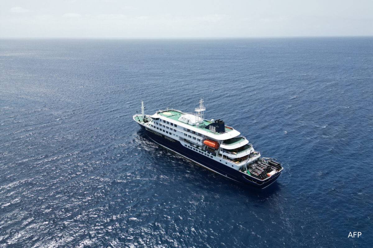 சொகுசுக் கப்பலில் பயணித்த பிரான்ஸ் நாட்டவருக்கு ஹன்டா வைரஸ் | France Passengers Affect By Handa Virus In Ship சொகுசுக் கப்பலில் பயணித்த பிரான்ஸ் நாட்டவருக்கு ஹன்டா வைரஸ் | France Passengers Affect By Handa Virus In Ship