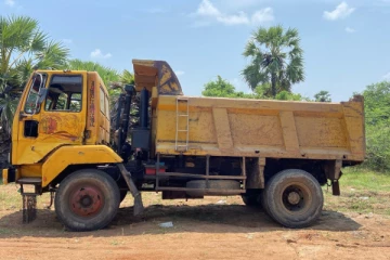 கள்ள மணல் ஏற்றிச்சென்ற டிப்பர் மீது துப்பாகிச்சூடு