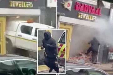 பிரித்தானியாவில் நகைக் கடைக்குள் புகுந்து 5 கிலோ நகை திருட்டு..! பட்டப்பகலில் அரங்கேறிய சம்பவம்