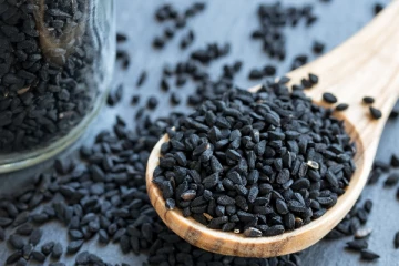 முடி கருகருவென அடர்த்தியாக வளர வேண்டுமா? அப்போ இந்த விதையை இப்படி பயன்படுத்தி பாருங்க