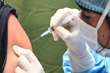 ஆசிரியர்களுக்கு கொரோனா தடுப்பூசி - கல்வியமைச்சர் வெளியிட்ட தகவல்