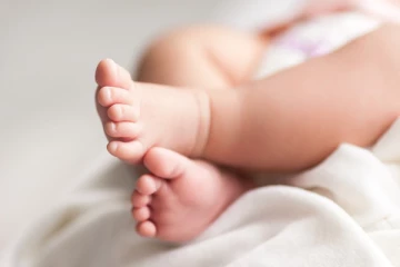 பிறந்த பச்சிளம்   குழந்தையை மண்ணுக்குள் புதைத்த கொடூரம்