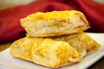 ஆசையாக வீட்டிற்கு சிக்கன் பப்ஸ் வாங்கிச் சென்றவருக்கு நடந்த அதிர்ச்சி சம்பவம்!