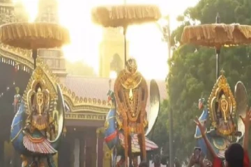 நல்லூர் கந்தசுவாமி ஆலயத்தின் 12 ஆம் நாள் திருவிழா ; அழகிய வாகனங்களில் பக்தர்களை மயக்கிய நல்லூர்க்கந்தன்