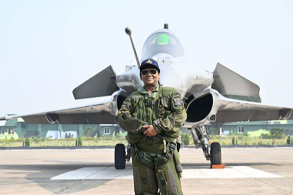 போர் விமானத்தில் பறந்த இந்திய ஜனாதிபதி திரௌபதி முர்மு | Indian President Droupadi Murmu Flew Fighter Jet