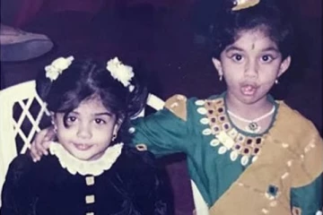 இந்த போட்டோவில் இருப்பது யார் தெரியுமா.. இருவருமே இப்போது டாப் ஹீரோயின்கள்