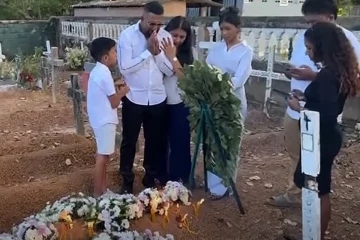 අනේ මම යද්දි මගේ තාත්තා නෑ මේ ලෝකේ අතහැරලා ගිහිල්ලා‍...හදවතේ කැකෑරෙන වේදනාව වචන කළ ධම්මික ප්‍රසාද්[VIDEO]