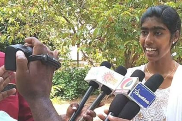 அரசியல்ல அப்பாவவது பொண்ணாவது: உள்ளாட்சித் தேர்தலில் தந்தையை எதிர்த்து போட்டியிடும் மகள் | Daughter Contesting Against Father Local Elections