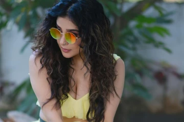 சாக்ஷி அகர்வால் தாராள கிளாமர் காட்டி போட்டோஷூட்