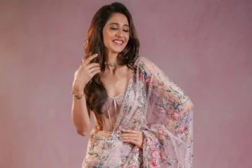 கிளாமராக புடவை அணிந்து நடிகை ரெஜினா கசாண்ட்ரா எடுத்த போட்டோ ஷுட்