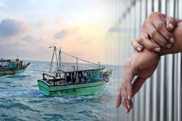 නීති විරෝධී ලෙස ධීවර කටයුතුවල නිරත වූ 07 දෙනෙකු නාවික හමුදා භාරයට