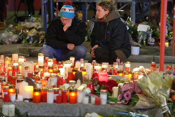 தூங்கவோ சாப்பிடவோ முடியவில்லை... சுவிஸ் இரவு விடுதி உரிமையாளர்கள் மீது பாயும் கொலை வழக்கு | Swiss Inferno Manslaughter Charges தூங்கவோ சாப்பிடவோ முடியவில்லை... சுவிஸ் இரவு விடுதி உரிமையாளர்கள் மீது பாயும் கொலை வழக்கு | Swiss Inferno Manslaughter Charges