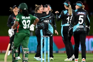 32 ஓட்டங்களில் சுருண்ட அணி! புயல்வேக பந்துவீச்சு