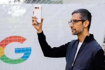 ஒரே நேரத்தில் 20 ஸ்மார்ட்போன்களை பயன்படுத்தும் சுந்தர் பிச்சை., GoogleCEO அவற்றை என்ன செய்வார்?