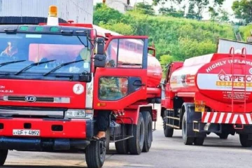 எரிபொருள் தாங்கியை வீதியில் நிறுத்தி டீசல் விநியோகம்! சிக்கிய சாரதி மற்றும் உதவியாளர்