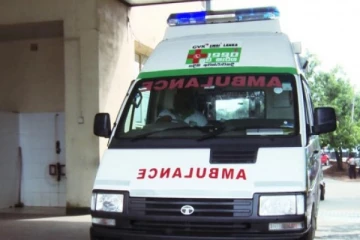 முச்சக்கரவண்டி கெப் வாகனத்துடன் மோதியதி விபத்து ; நான்கு பேர் காயம்