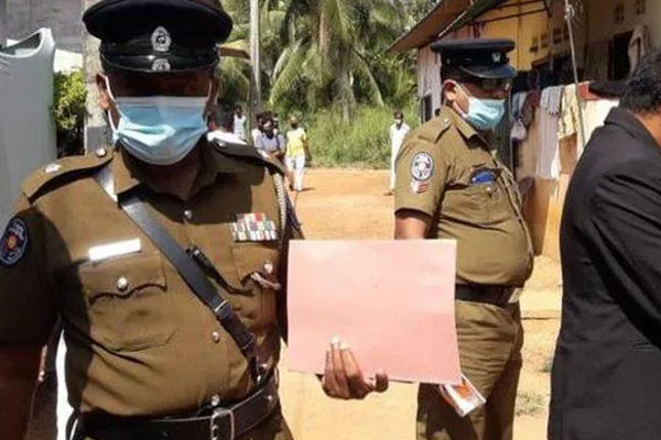 யாழில் வீட்டில் தனிமையில் இருந்த அருட்தந்தையும் இளம்பெண்ணும் மக்களால் மடக்கி பிடிப்பு | Priest And A Young Woman Alone At Home In Jaffna