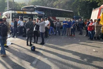 ஹோண்டுராசில் பேருந்துகள் நேருக்கு மோதி 17 பேர் பலி