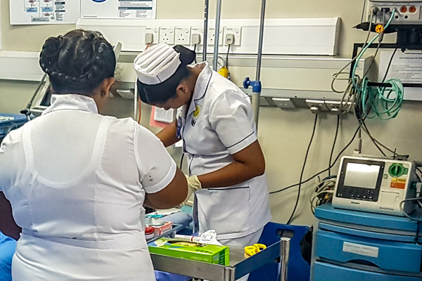 ஹோட்டல் ஒன்றில் உணவருந்திய 40 மாணவர்கள் வைத்தியசாலையில் ! | 40 Students Who Dined In A Hotel Are Hospital
