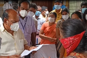 அமைச்சரின் காலில் விழுந்து கதறி அழுத பெண்ணால் பரபரப்பு