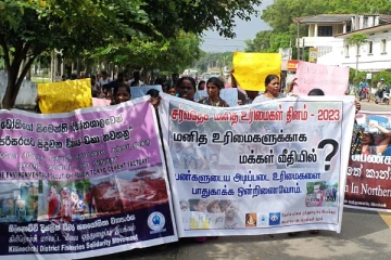 யாழில் வட மாகாண பெண்கள் குரல் அமைப்பினால் கவனயீர்ப்பு போராட்டம் (Photos)